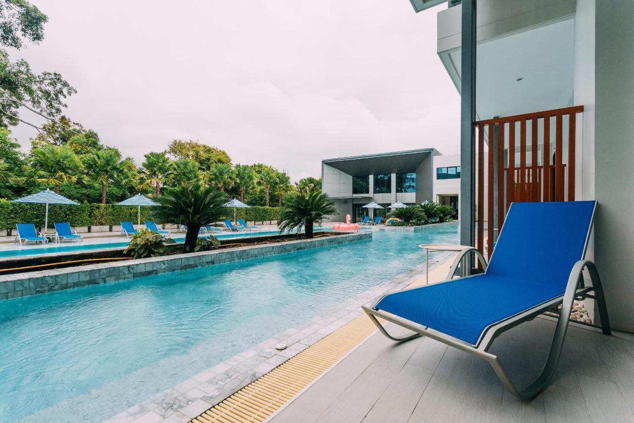 Seabed Grand Hotel Phuket - Sha Extra Plus Esterno foto A poolside chaise longue