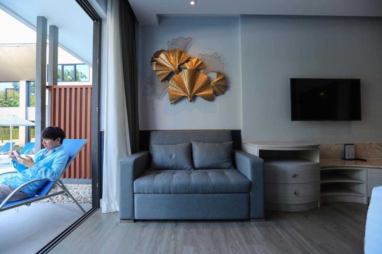 Seabed Grand Hotel Phuket - Sha Extra Plus Esterno foto A room at the hotel