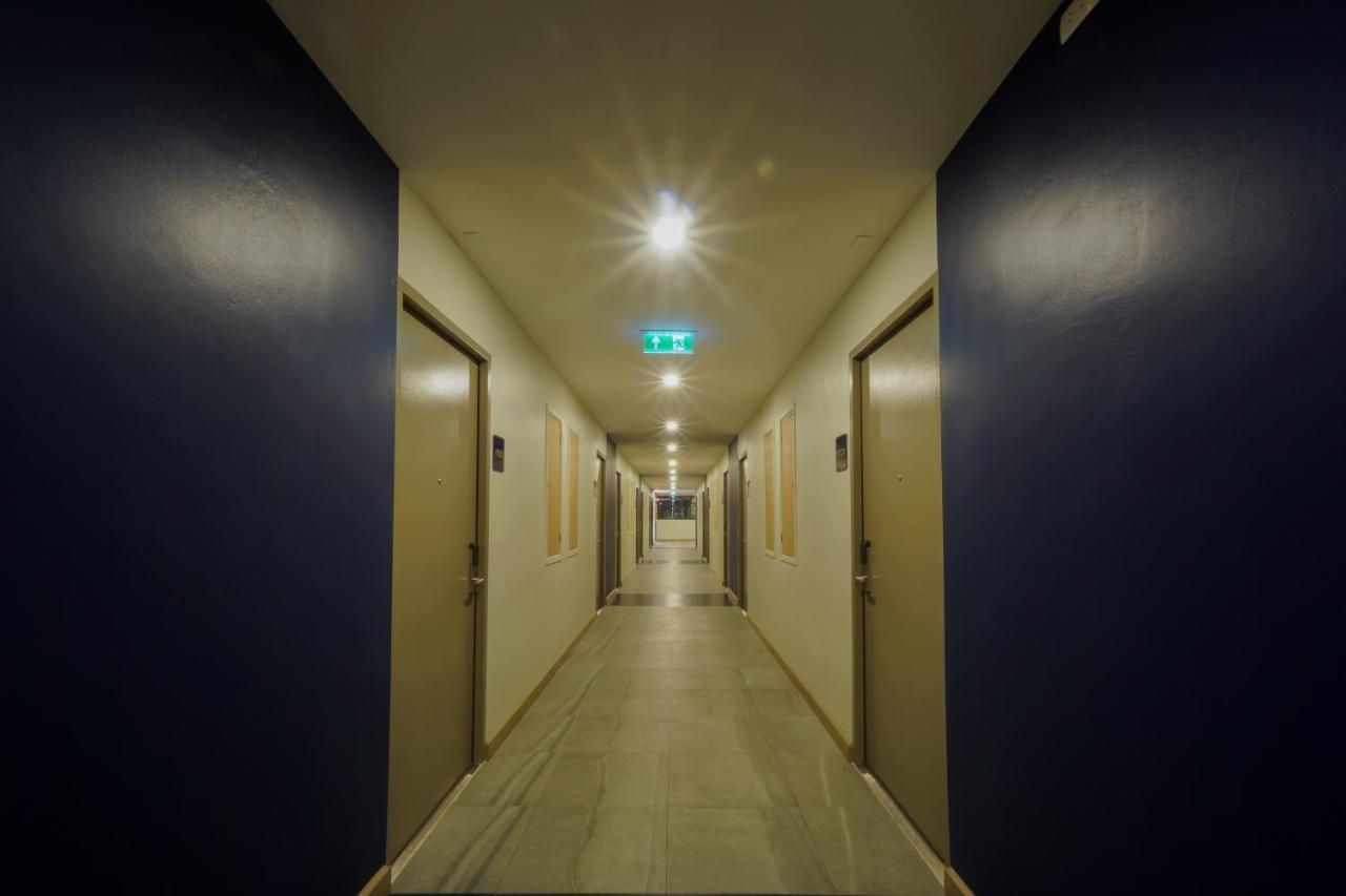 Seabed Grand Hotel Phuket - Sha Extra Plus Esterno foto A corridor in a hotel