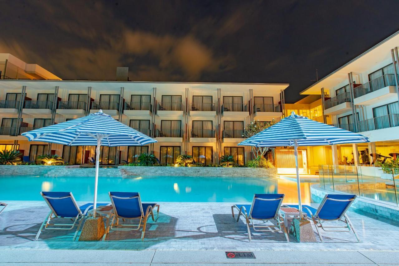 Seabed Grand Hotel Phuket - Sha Extra Plus Esterno foto The swimming pool at the hotel