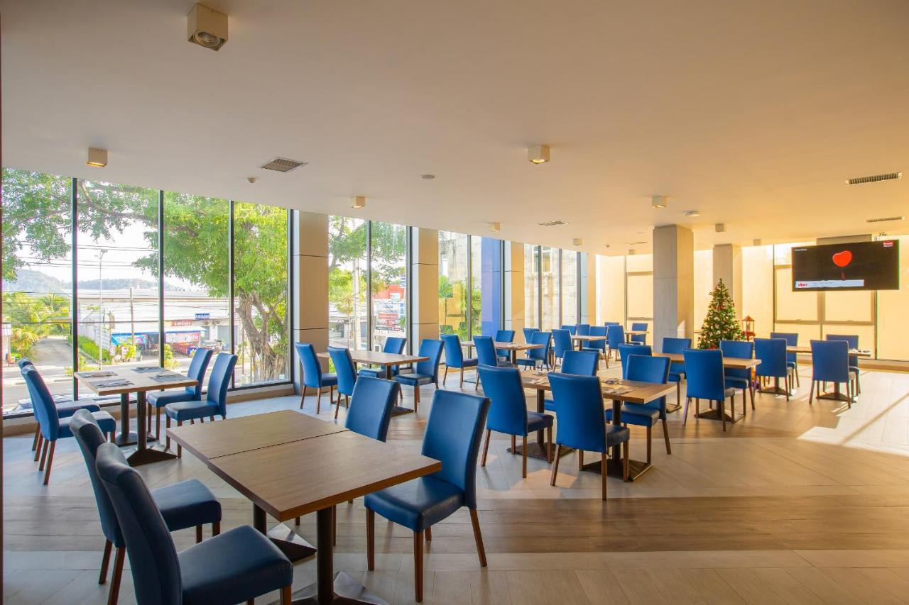Seabed Grand Hotel Phuket - Sha Extra Plus Esterno foto The lounge at the airport