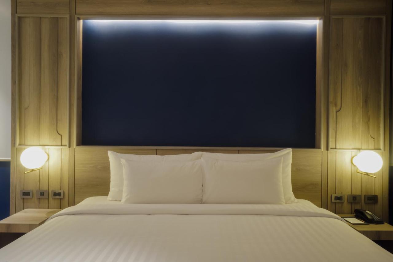 Seabed Grand Hotel Phuket - Sha Extra Plus Esterno foto A bedroom at the hotel