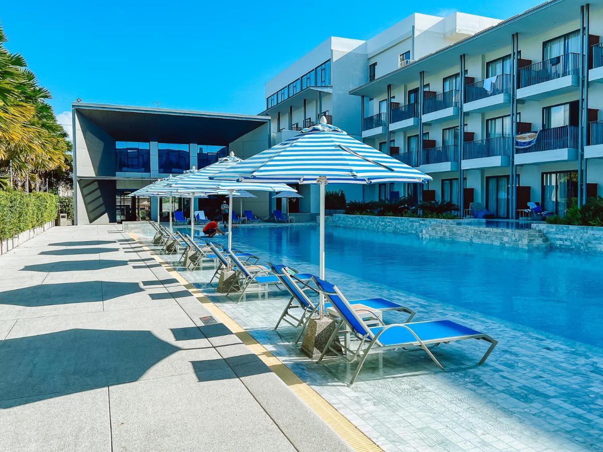 Seabed Grand Hotel Phuket - Sha Extra Plus Esterno foto The hotel's pool