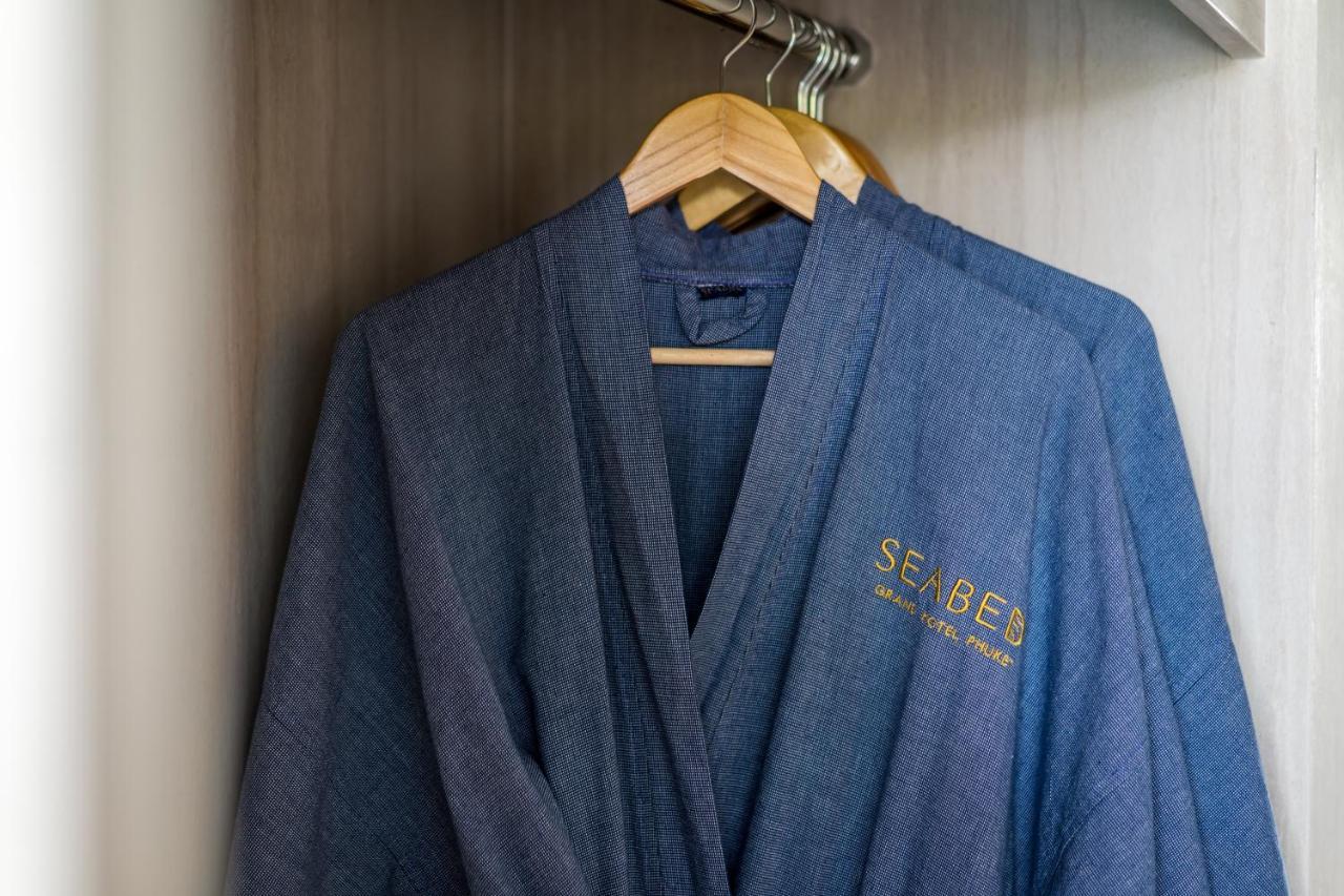 Seabed Grand Hotel Phuket - Sha Extra Plus Esterno foto A bathrobe